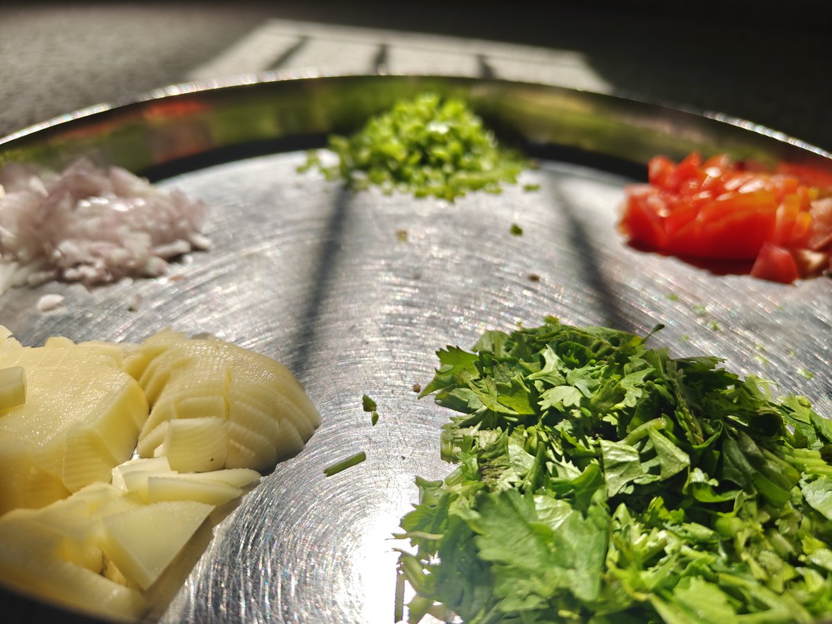 ItsRiddhiiii's tweet photo. Food Detectives ....

You have to guess 

What am I making today ? https://t.co/01LelyL0Z6
