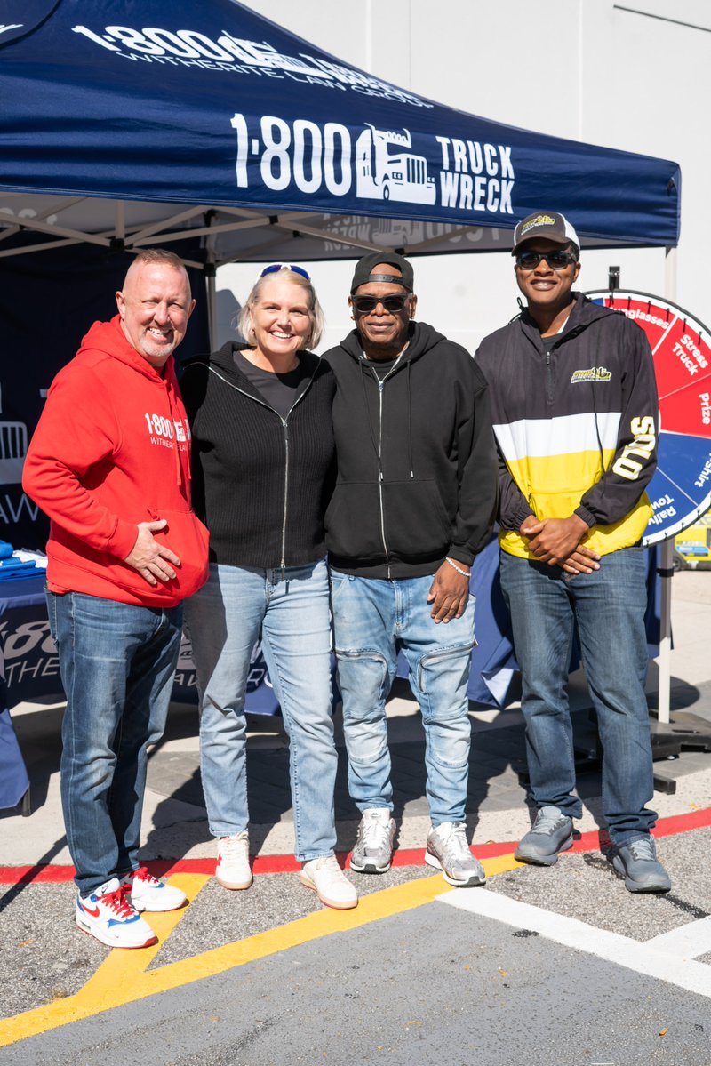 USofSOLO's tweet photo. Got up at 9am TO DO A GROCERY GIVEAWAY WITH #1800TRUCKWRECK, OVER $10,000 WORTH OF GROCERIES TO oVER 94 PEOPLE... THEY LINED UP AND GOT TAKEN CARE OF... STAY TUNE FOR MORE #SOLOSHIDD #STREETZ945ATL https://t.co/WE9n6j7DkR