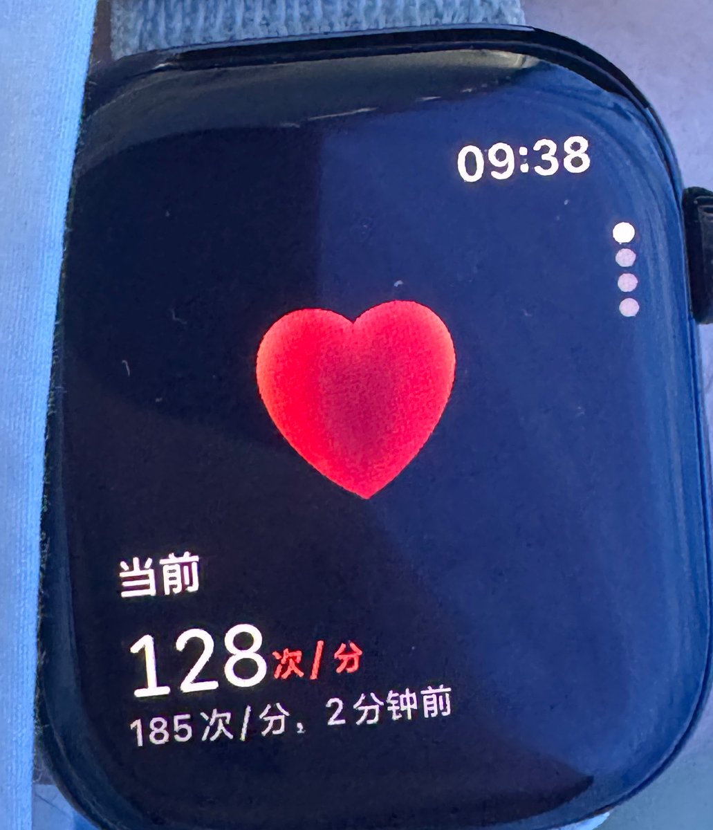 chanyclipse_61's tweet photo. 只是跑了一个差不多八百米的距离 我们还有体育变好的风险吗 https://t.co/YddBE3F8RA