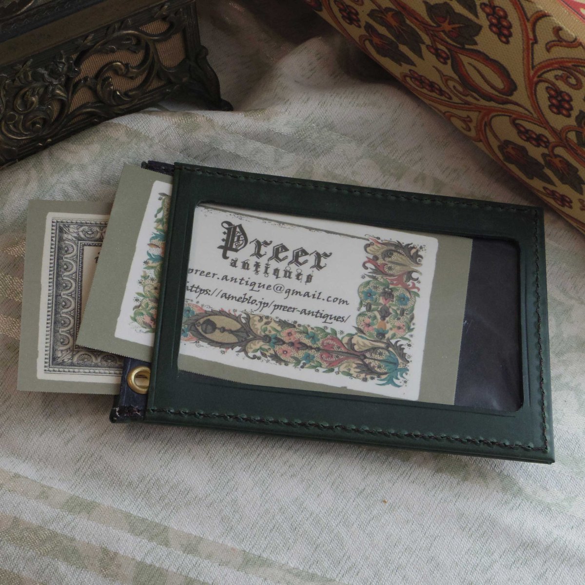 preer_antique's tweet photo. 金箔模様と鍵穴モチーフの真鍮金具をあしらった、革小物シリーズ「ECLAT」。
日本蒸奇博覧会に並びます。
色によっては残りわずか.
日常に、静かなきらめきを。

⚙️日本蒸奇博覧会⚙️
🗓️10/31(土)11〜20時
　11/1(日)11〜19時
📍STUDIO EASE 目黒
🎫各日1,500円
#日本蒸奇博覧会 #preer https://t.co/P8arHs0cpW