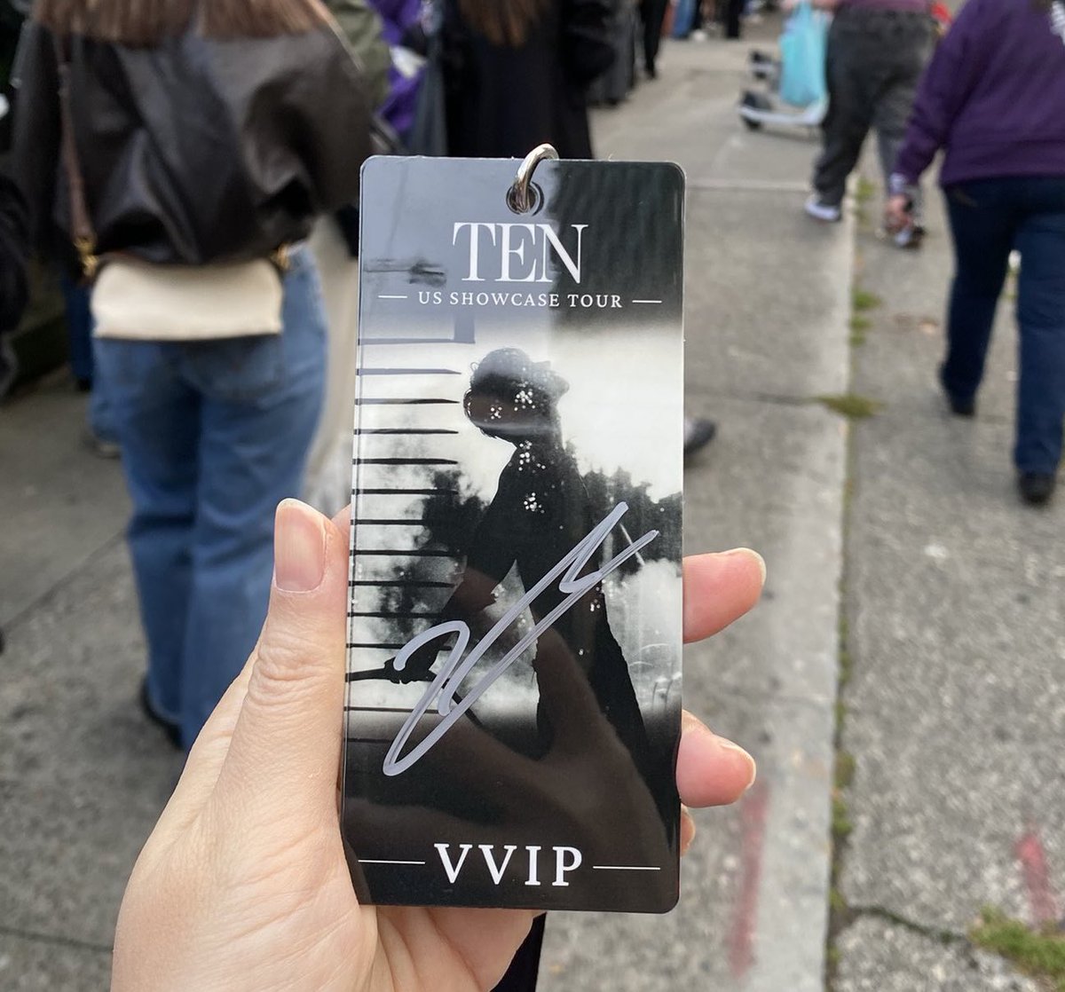 olalacool's tweet photo. บัตรโชว์เคสพิเตนล์ สวยงาม ดีเทลดี น่าสะสมมากๆ
#TEN #OUTWEST #TEN_USSHOWCASETOUR https://t.co/sr5H4orX6L