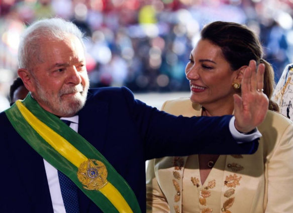 zedopovooficial's tweet photo. BATEU O DESESPERO, LULA REELEITO!

#JanjaEmprestaOCelularProLula
#LulaTemOMaiorExercitoDoMundo
#ExercitoDoLulaDominouTudo
#DesbloqueiaOJanonesFlavio
#LulaSeuExercitoTeEspera
#LulaSeuExercitoTeAma
#LulaJaSomos5Milhoes https://t.co/kepsLGUt2A