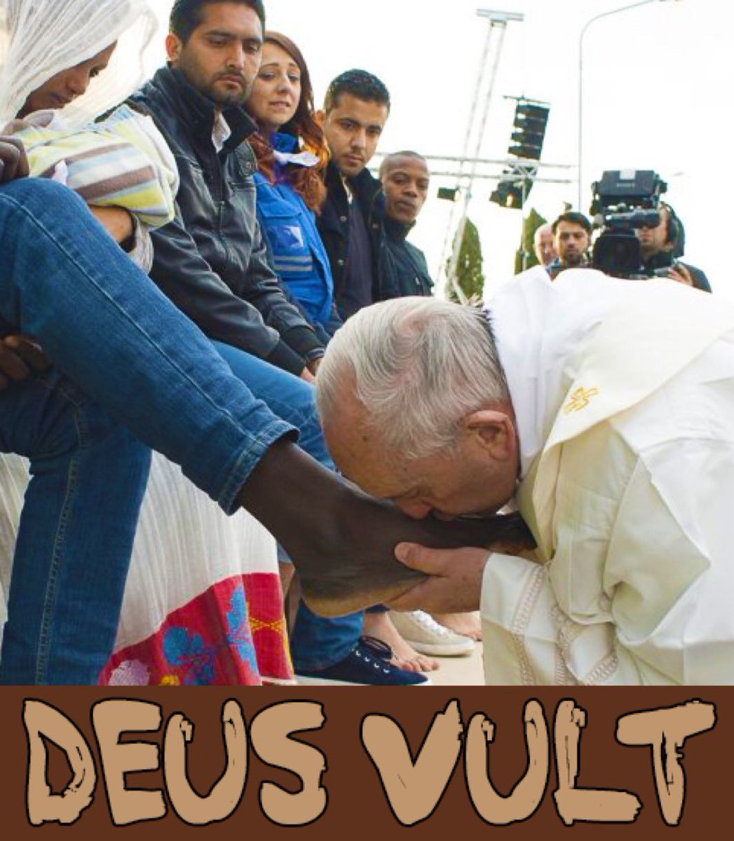 papidarindrr41's tweet photo. @ruio_t @americannative_ Show them by licking their feet https://t.co/VgBikmuhw8