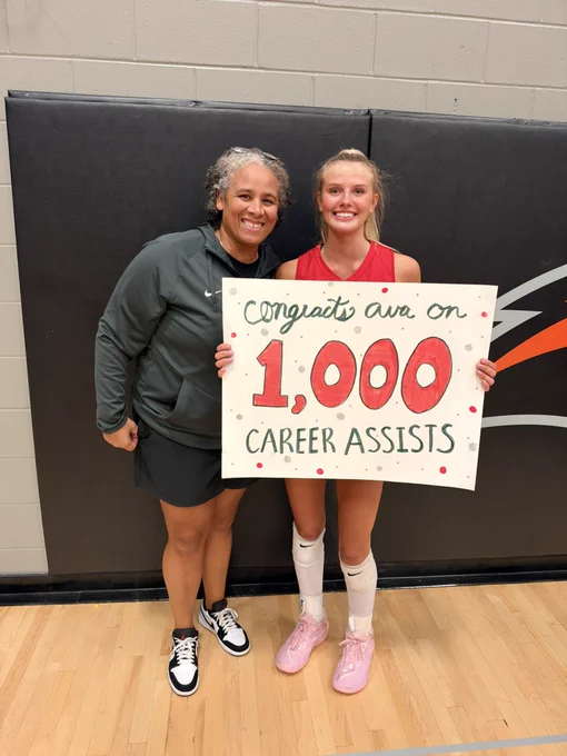 Image from Linn-Mar Volleyball (@LM_vball)