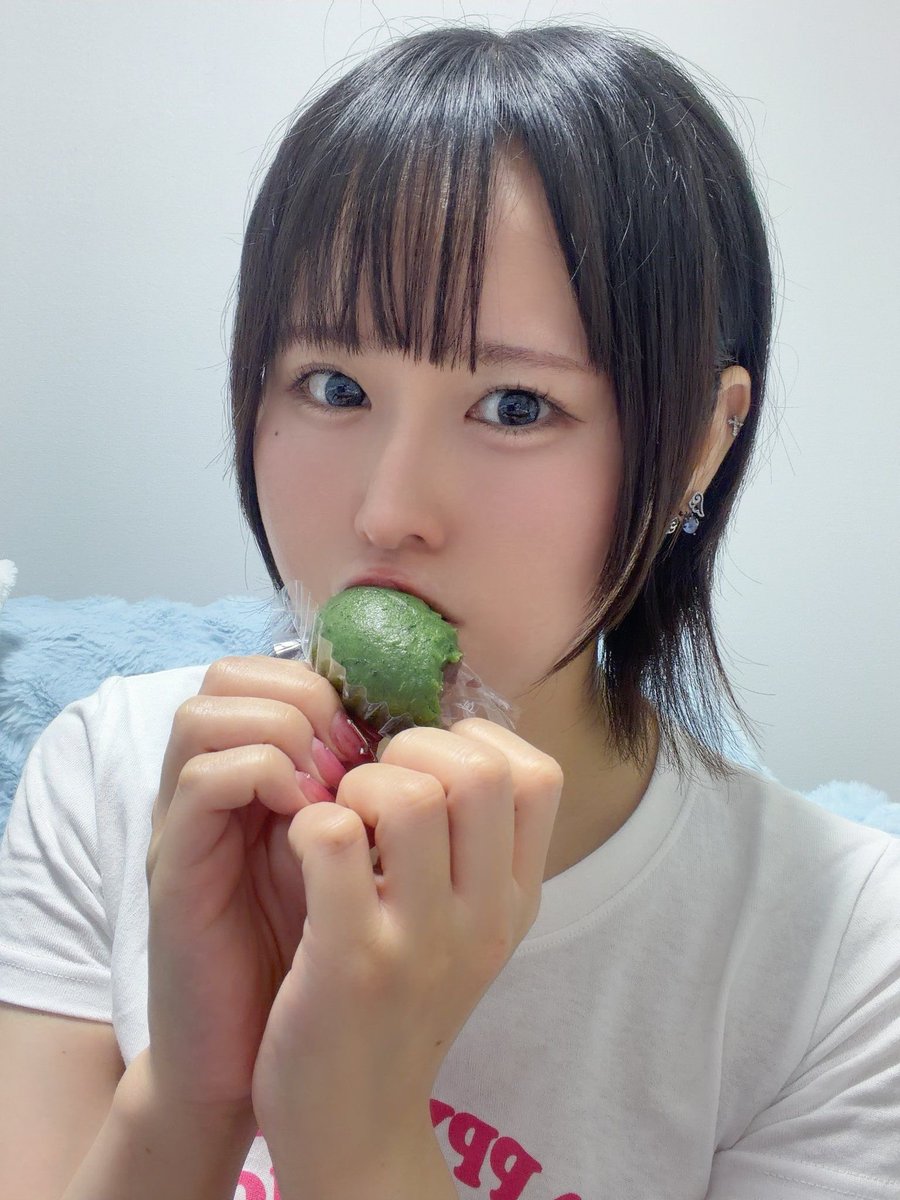 Aonomiti04's tweet photo. 依頼💕

りんちゃん💕

昼はアパレル
夜はコンカフェ💕

立ったまま後ろからが大好きな女の子💕💕

💕喉奥もいけちゃうよ💕

#晒し
#晒し依頼
#彼女晒し https://t.co/auXnzWJ94x