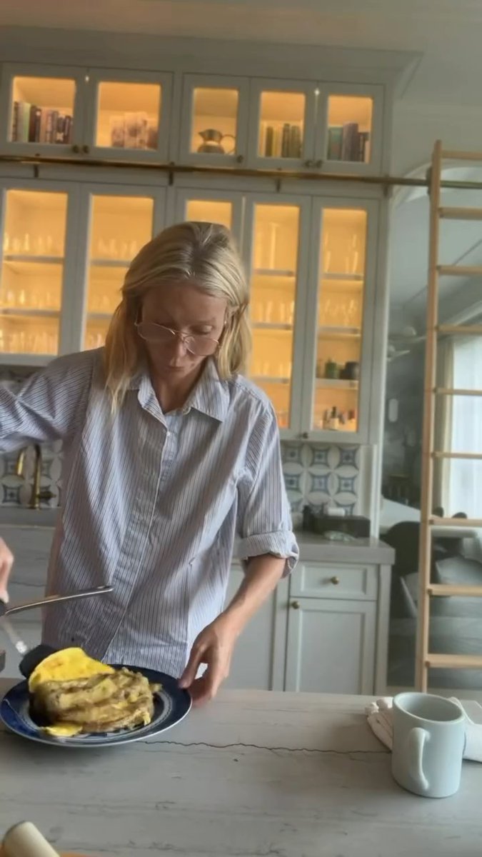 PhilstarNews's tweet photo. GWYNETH PALTROW MAKES TORTANG TALONG

American actress Gwyneth Paltrow cooked tortang talong, a Filipino breakfast staple, with garlicky turkey crumbles and banana ketchup in a recent Instagram post.

Food content creator Erwan Heussaff reacted to the post, thanking Paltrow for using the dish’s Filipino name instead of calling it an “eggplant omelette.”

📸 Paltrow via Instagram
