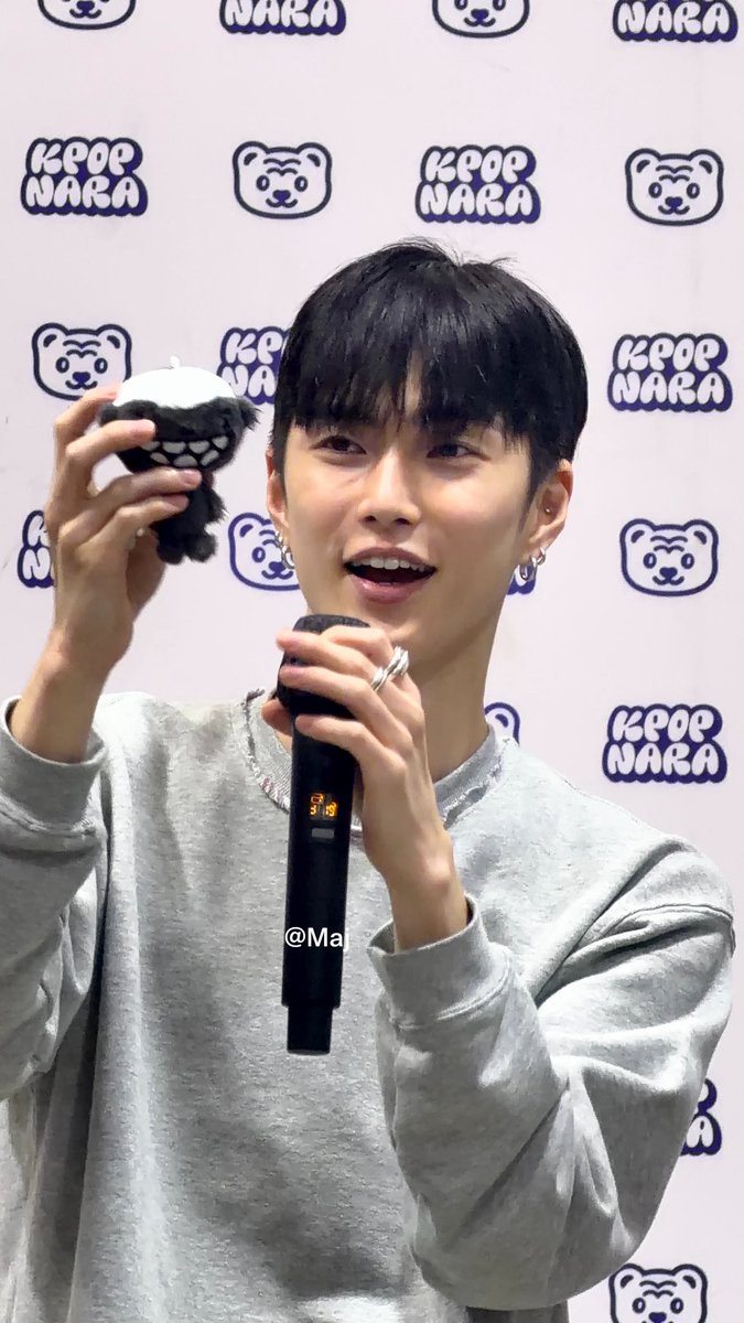 ShoSungHanHee7's tweet photo. Like father like son 

#XngHan_in_NYC #Seunghan_in_NYC #XngHan_Xoul #Xnghan https://t.co/oGYzXACXNk