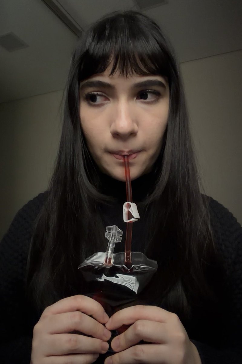 punklove79's tweet photo. 🧛🏻‍♀️🧛🏻‍♀️🩸 https://t.co/vwR6ctIOuN