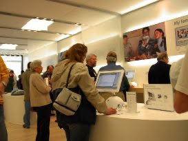 webmaster_major's tweet photo. More Opening Day Apple Store King of Prussia: November 9, 2002. 
🎂Happy Birthday Apple Retail, 25 years of in store goodness!  2001-2026 https://t.co/ALaBMaTyeE