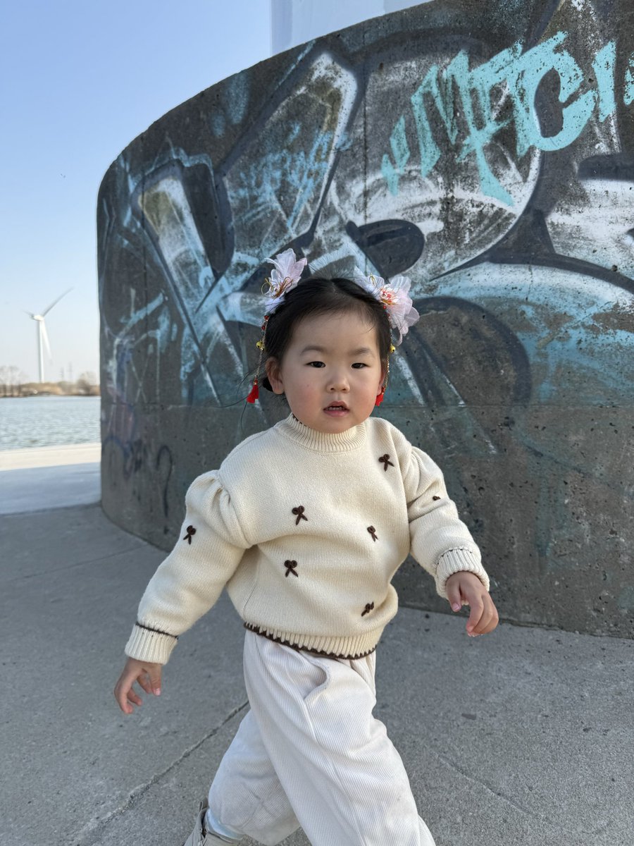 DYJ0728's tweet photo. 迈着大佬的步伐，走来啦。#宝宝 #风车 https://t.co/i2pYb0xaZP