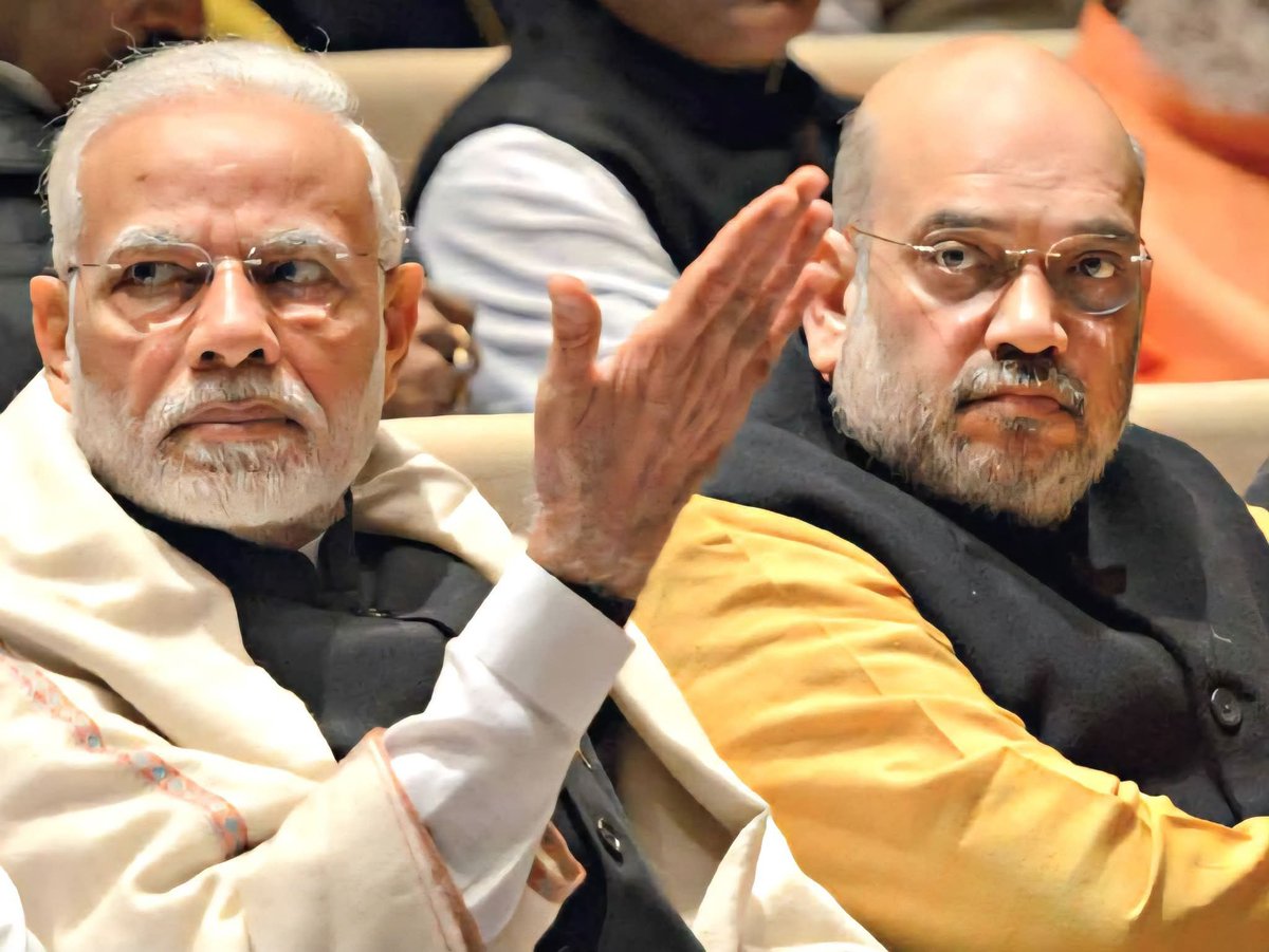 harnathsinghmp's tweet photo. मोदी की रणनीति का परिणाम देखिए—

100% टैरिफ की धमकी औंधे मुँह गिरी, घोषणा वापस लेनी पड़ी।
और इधर राहुल गांधी का “मोदी सरेंडर” का दाँव भी फुस्स!

राहुल जी, उम्र के 56 पड़ाव पार कर लेने से राजनीति की समझ 56 साल की नहीं हो जाती।
मोदी जी को समझना आपके बस की बात नहीं।

याद रखिए—
मोदी की चुप्पी कमजोरी नहीं, रणनीति होती है।
और जब वह बोलती है, तो विरोधियों के सारे दाँव-पेच धरे के धरे रह जाते हैं। 

इस व्यक्ति का पूरा नाम @narendramodi M है। अच्छे अच्छों को नाकों चने चबाने की इन्हें महारत हासिल है।

बेटे राहुल गांधी आपको और INDI गठबंधन को अभी बहुत कुछ सीखना बाकी है—
मोदी को हराने के सपने छोड़िए, आपकी यह हसरत कभी पूरी नहीं होगी।

विदेशी हस्तक मत बनिए।
अन्यथा वह दिन ज्यादा दूर नहीं जब आपको जेल की हवा जरूर खानी पड़ेगी।

गृहमंत्री श्री @AmitShah जी, @NitinNabin जी, @BJP4India  /@BJP4UP