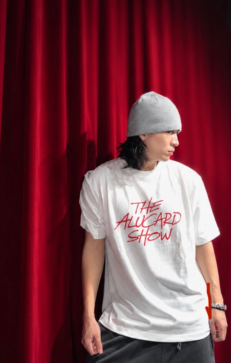 alucard_show's tweet photo. † ────────────── †
✟ 𝐆𝐎𝐎𝐃𝐒 𝐈𝐍𝐓𝐑𝐎𝐃𝐔𝐂𝐓𝐈𝐎𝐍 ✟

　　　『Tシャツ』
† ────────────── †

演出・河原雅彦監修。
劇中にも登場するデザインが白と黒の2種のTシャツになり登場。

ぜひ身に纏い、劇場にお越しください―

#ALUCARDSHOW2026 https://t.co/4DVYBBG3YH