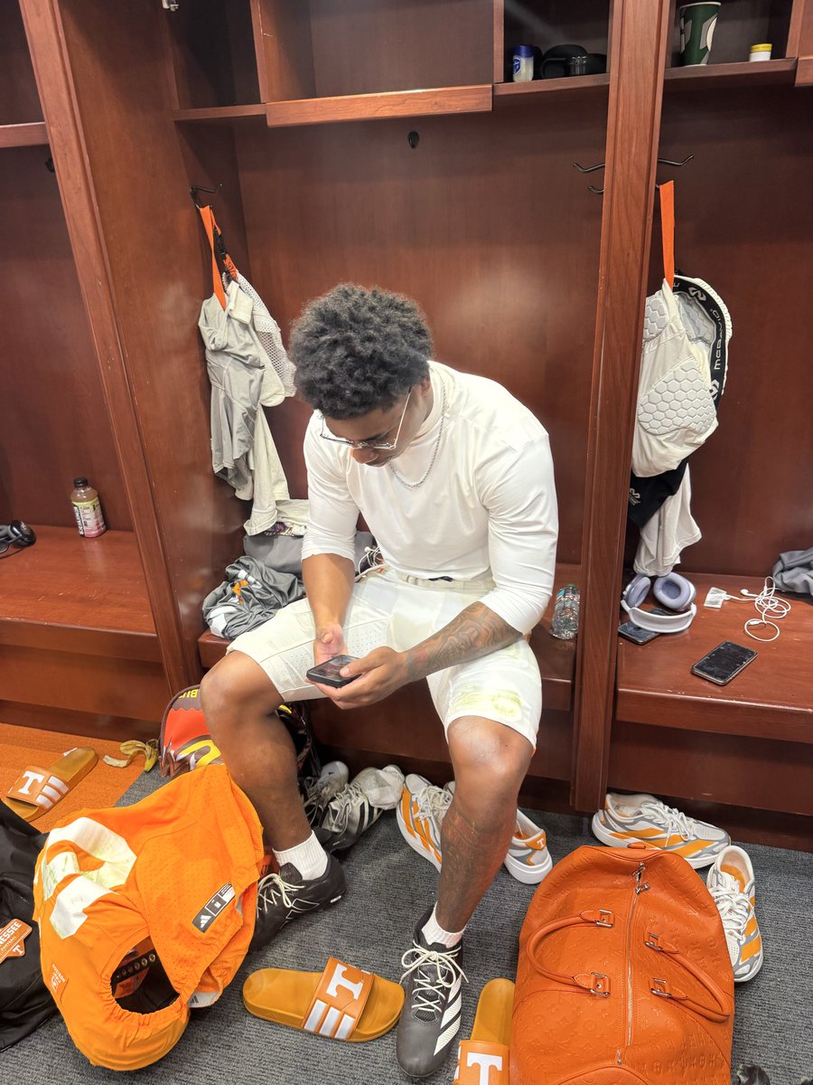 Dejuan24's tweet photo. cant stop wont stop🩸 #GBO🍊 https://t.co/RuIJ42jXBi