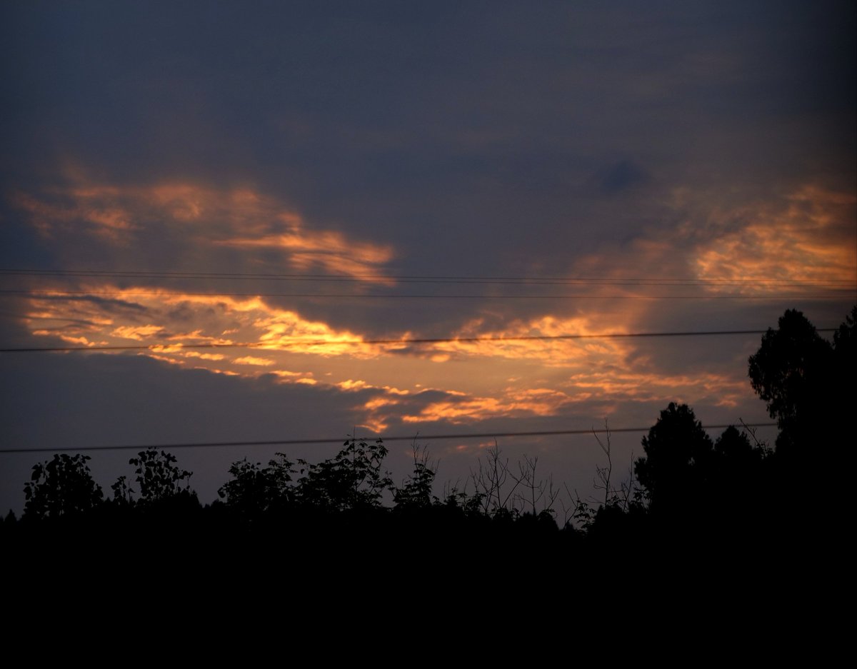 ShadowIis's tweet photo. The sunset glows like fire, the dying sun looks like blood
夕日が燃えるように沈み、残り陽は血のように赤い
落日如火，残阳似血 https://t.co/sIZS9cr07J