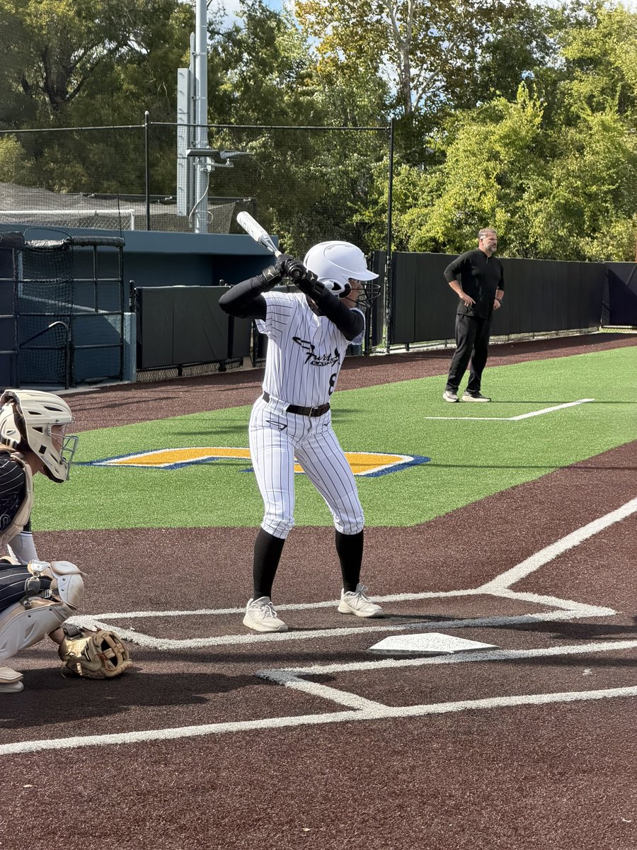 EllieNclassof28's tweet photo. First tournament with my new travel family and first home run in 18u! 

@CoachGill_MSU @RacersSoftball @TheRealChopkins @FPXHigdon18u @Jeremy_P_Higdon @TheHitLabLLC https://t.co/l3QgkRcnM6