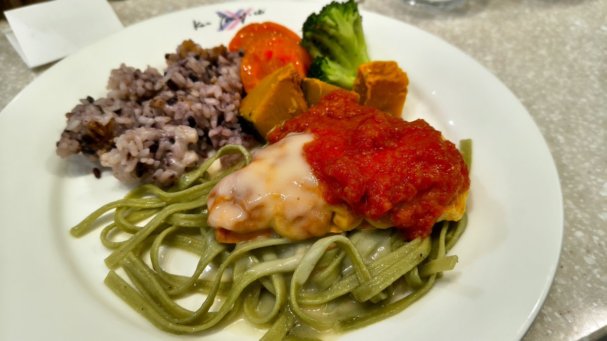 scarlet_empty's tweet photo. お昼にフレンチいただきます😋
日替わりのサーモンワンプレートランチ
値段もお手軽だし美味しかったわ https://t.co/HxENz26PBY