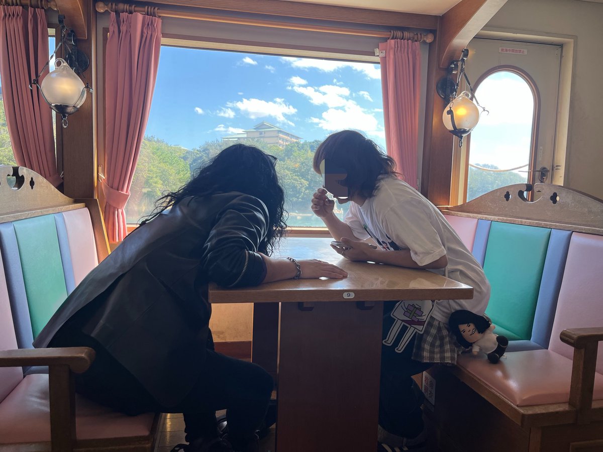 sazabys_te's tweet photo. 一人でいたらもりもとさん来てくれた😭
優しすぎる良い人すぎる😭
志摩に行くきっかけ作ってくれてありがとうございましたって伝えられて良かった～
 #もりもとバスツアー https://t.co/bz40A02dDX
