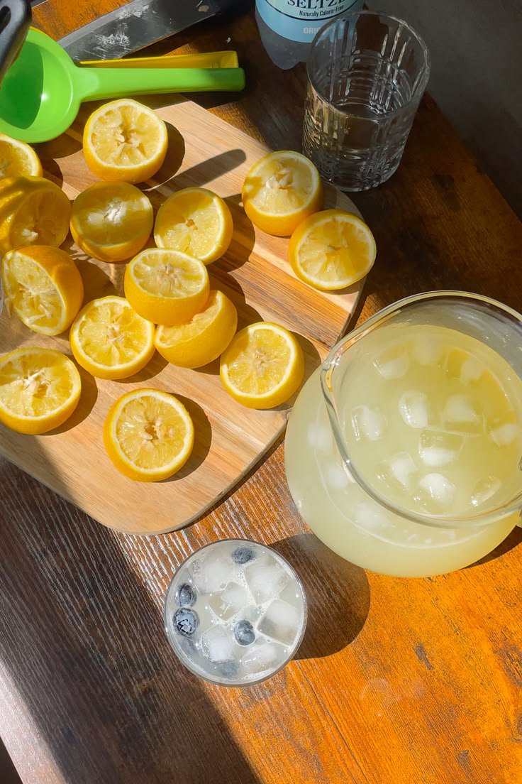 yesuvg's tweet photo. 🍋 Package of Lemon &amp; Lemonade has arrived!
(@ooavngel)

Ini lemon yang kemarin kamu minta di jam 12 malem. Abisin, papa tidak menerima protes 😊👊🏻 https://t.co/oIeTr3egHT