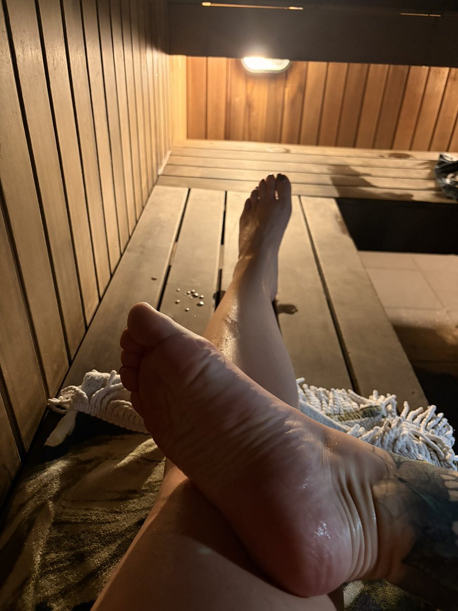 gothic_muscle's tweet photo. It’s the sweaty soles in the sauna for you is it? That last twitch before you crumble for Daddy🤤💦 https://t.co/WpKRx6bA3R