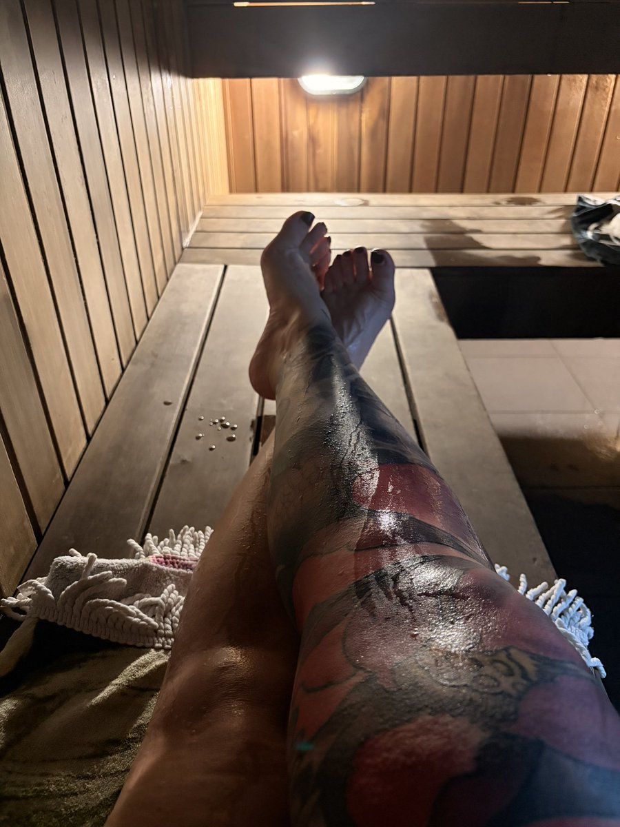 gothic_muscle's tweet photo. It’s the sweaty soles in the sauna for you is it? That last twitch before you crumble for Daddy🤤💦 https://t.co/WpKRx6bA3R