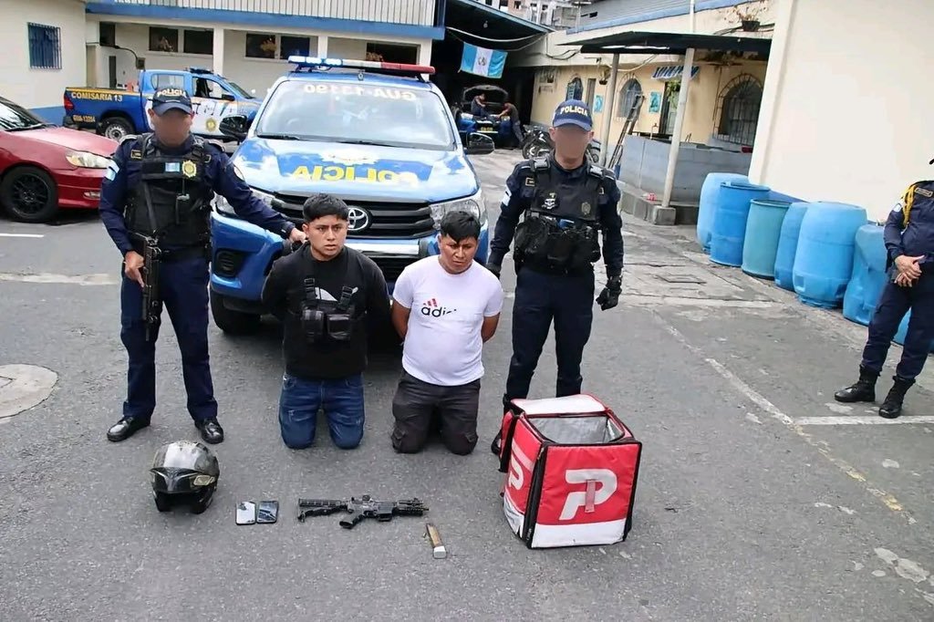 Lic_Khriss's tweet photo. Y si no fueron los hermanos ❓😒
Qué #Chonte les implantó el fusil en la mochila ❓
@PNCdeGuatemala @mingobguate 🌱 https://t.co/dJfGvojr9G