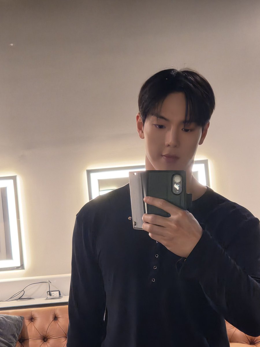 MONSTAXBASE's tweet photo. Shownu on Bubble #셔누 #SHOWNU https://t.co/A4FzvYJwiA