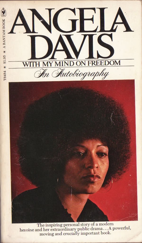 Anajuuliavic_'s tweet photo. Angela Davis (1944–presente): Filósofa e ativista norte-americana, autora de "Mulheres, Raça e Classe", com grande influência na luta antirracista e feminista.
Segue o fio
#Feminismo #FeminismoBrasil #DireitosDasMulheres #Machismo #Misoginia #mulheresnegras https://t.co/HUwsItBBUx