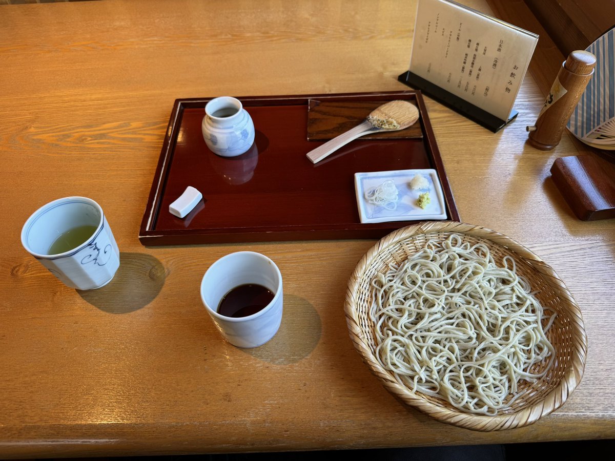 mudman92drz's tweet photo. 新蕎麦と焼味噌

うまし！

メニューの潔さ https://t.co/WtLZ62eIan