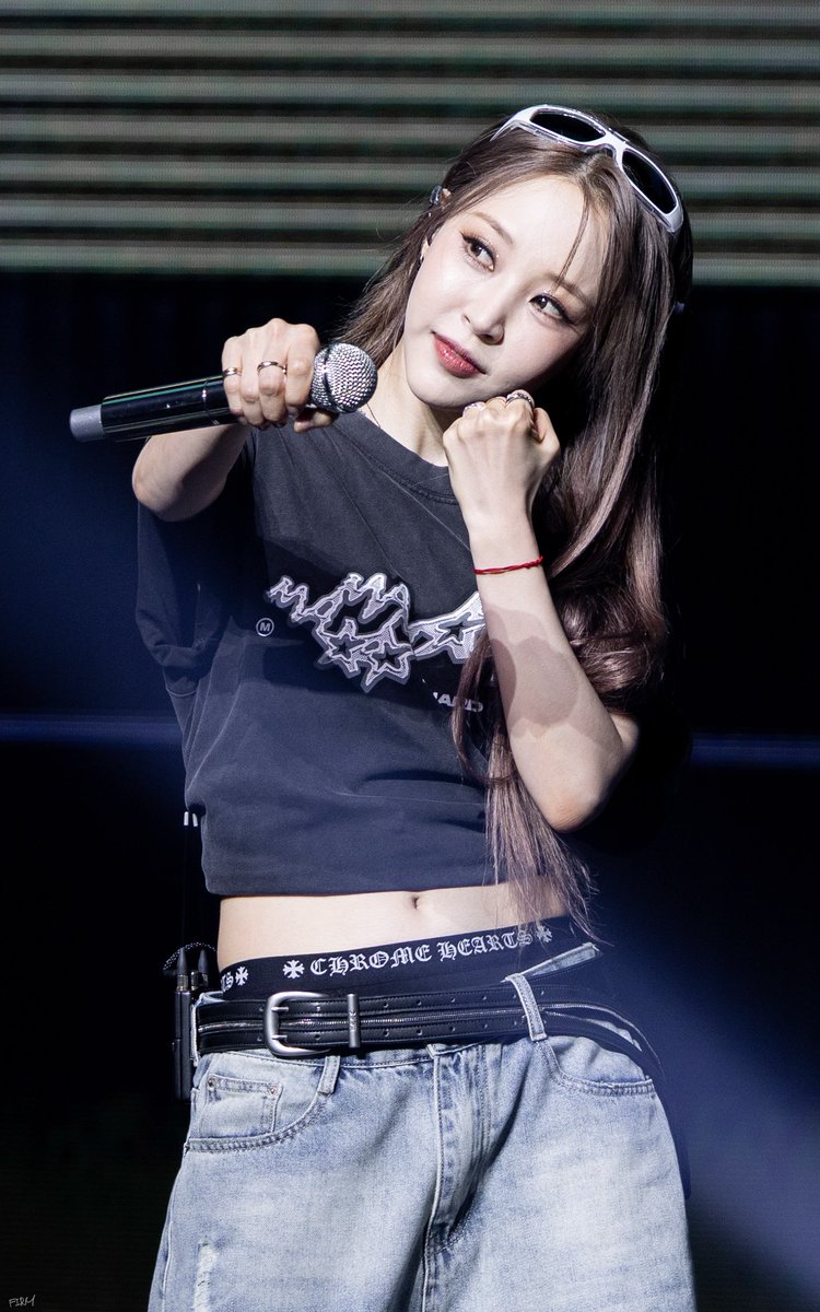 firmstarchaser's tweet photo. 260719 마마무 마카오 콘서트 

#마마무 #MAMAMOO #문별 #MOONBYUL https://t.co/MZ5W0tLFd4
