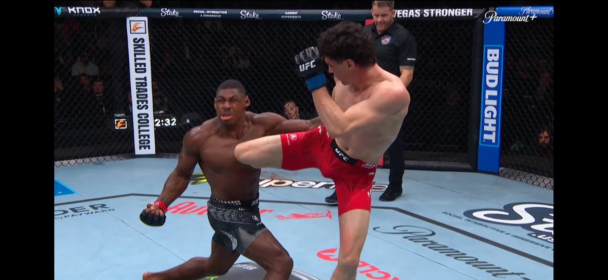 SeanRyMMA's tweet photo. That was beautiful to watch🤩😂
#UFCEdmonton https://t.co/I0WSwBiarb