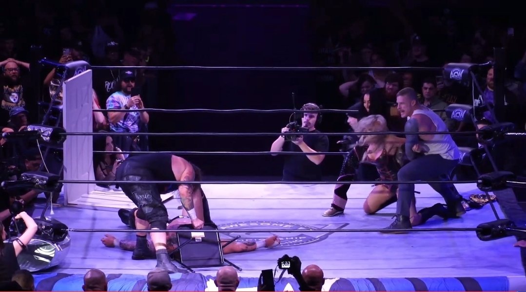 Jason_Gilliam05's tweet photo. @indi_hartwell #SamuelShaw and @joeygacy are making a statement on @realKILLERkross and @Lady_Scarlett13 tonight #ACWMISCHIEFNIGHT2 @this_is_acw https://t.co/EEwgngHch3