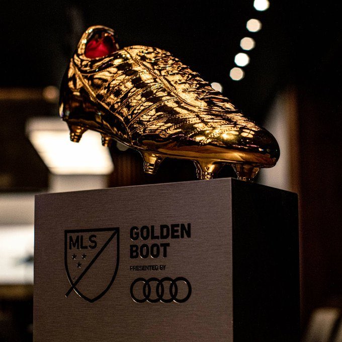 Intermiamicfhub's tweet photo. 🚨MLS 2026 GOLDEN BOOT RACE:

🥇 Lionel Messi — 25 Goals 🐐
🥈 Petar Musa — 20 Goals
🥉 Milan Iloski — 19 Goals

Just FOUR games remaining, and Messi leads the race by FIVE goals! 🤯🔥 https://t.co/sMkPq0Ztfq