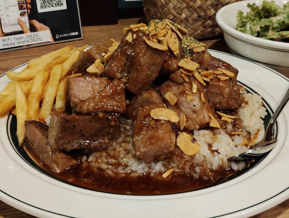 valu_came's tweet photo. レイヤーさんが30分遅れるからお金を払うのでカフェに入っててと、流石に悪いので自分の金で席に着いてたけど15分で終えられてしまって不味い…！となった https://t.co/aehlErsdYD