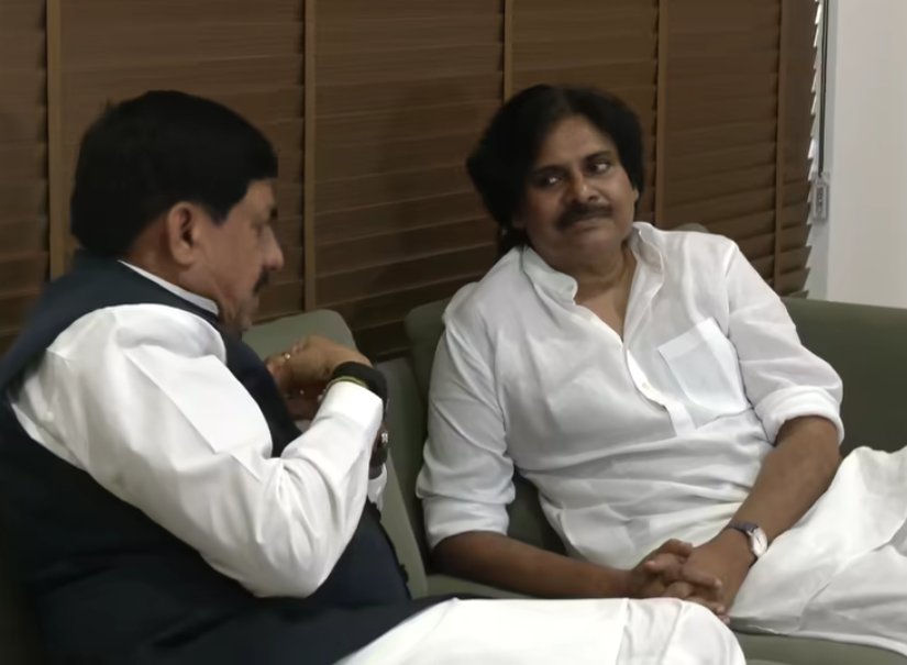 shiva_ragala's tweet photo. ఉప ముఖ్యమంత్రి శ్రీ పవన్ కళ్యాణ్ గారితో మధ్యప్రదేశ్ ముఖ్యమంత్రి శ్రీ మోహన్ యాదవ్ గారు భేటీ💐🤗🙏 https://t.co/msq0hOhGCe