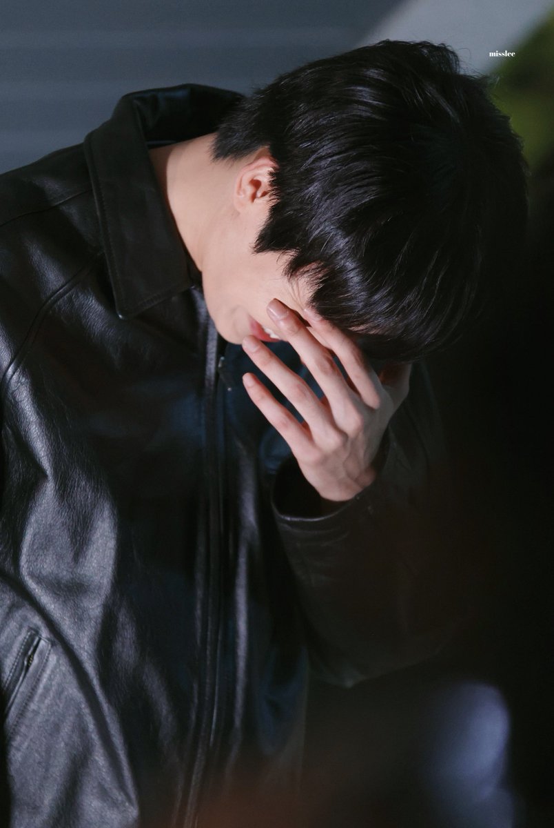 exceeding_pain's tweet photo. 261017 라흐마니노프 영도 퇴근길 #원태민 https://t.co/rciuCr5SXY