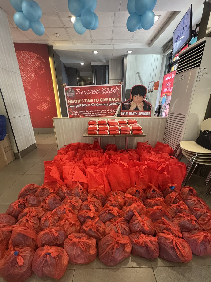 TeamHeathOfc's tweet photo. Happening Now.❤️🔥

First Stop: For our Dearest Street Vendors❤️🔥

Heath’s Time to Give!
(Team Heath Official First Anniversary Celebration)

#HeathJornales https://t.co/MQj3oYalra