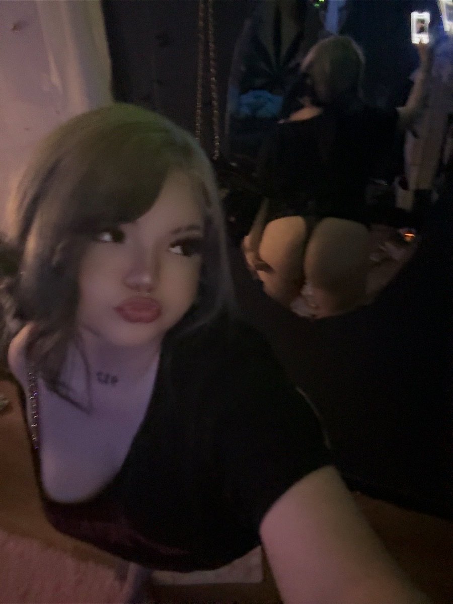 Destineytrxppin's tweet photo. Ms Destiney🧛🏻‍♀️🖤
Content available on telegram: lulfruityy 
HMU for menu 
#gothgirl #vampcreator #CHUDAİ #nfsw #snowbunny #wataa #onlyfans #contentcreator https://t.co/HSNRoLCHls
