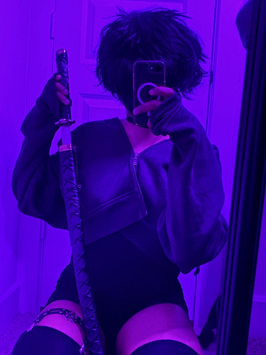 Fedsisfemboy's tweet photo. Crazy how a femboy with a katana is the straightest thing here ⚔️ https://t.co/0145ANL6D0
