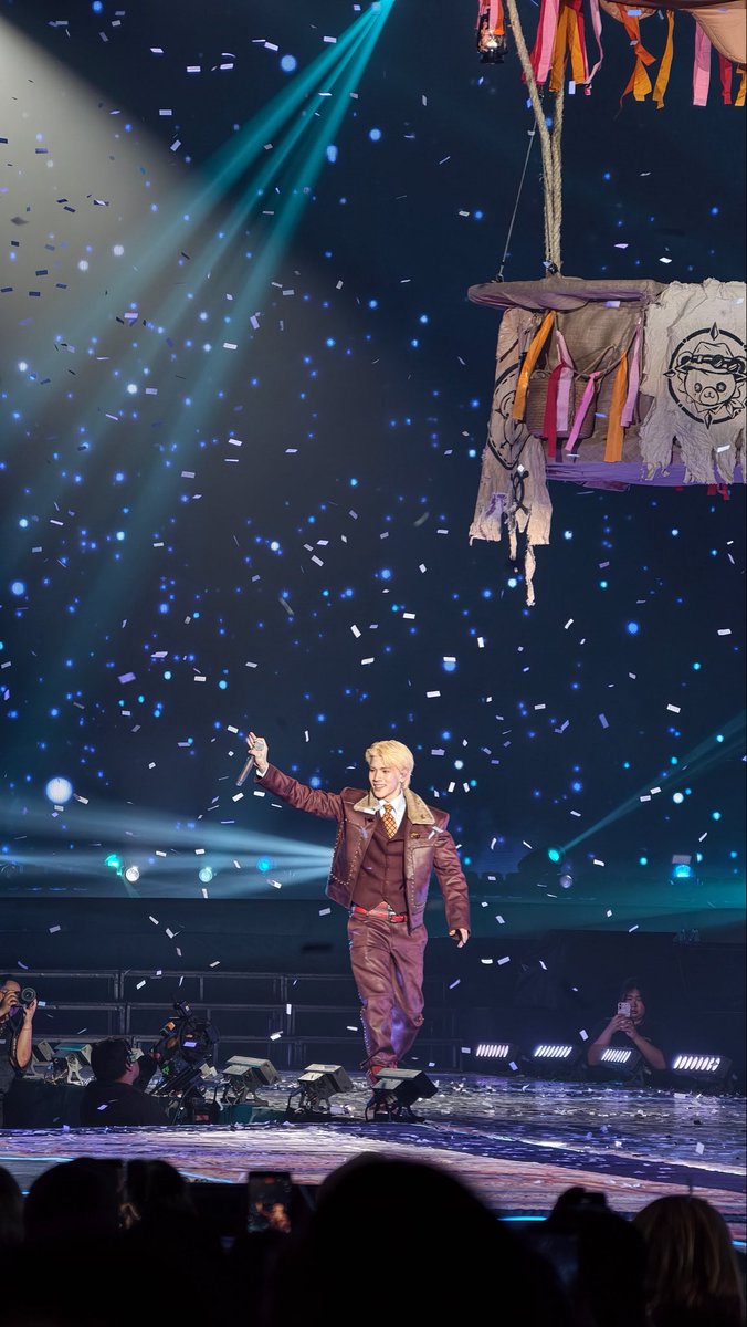 mgefth's tweet photo. oh my fourth 🦁

KEEP GOING AMAZING FOURTH
#FourthConcertD2
#Fourthnattawat https://t.co/GPHBsw7S8j