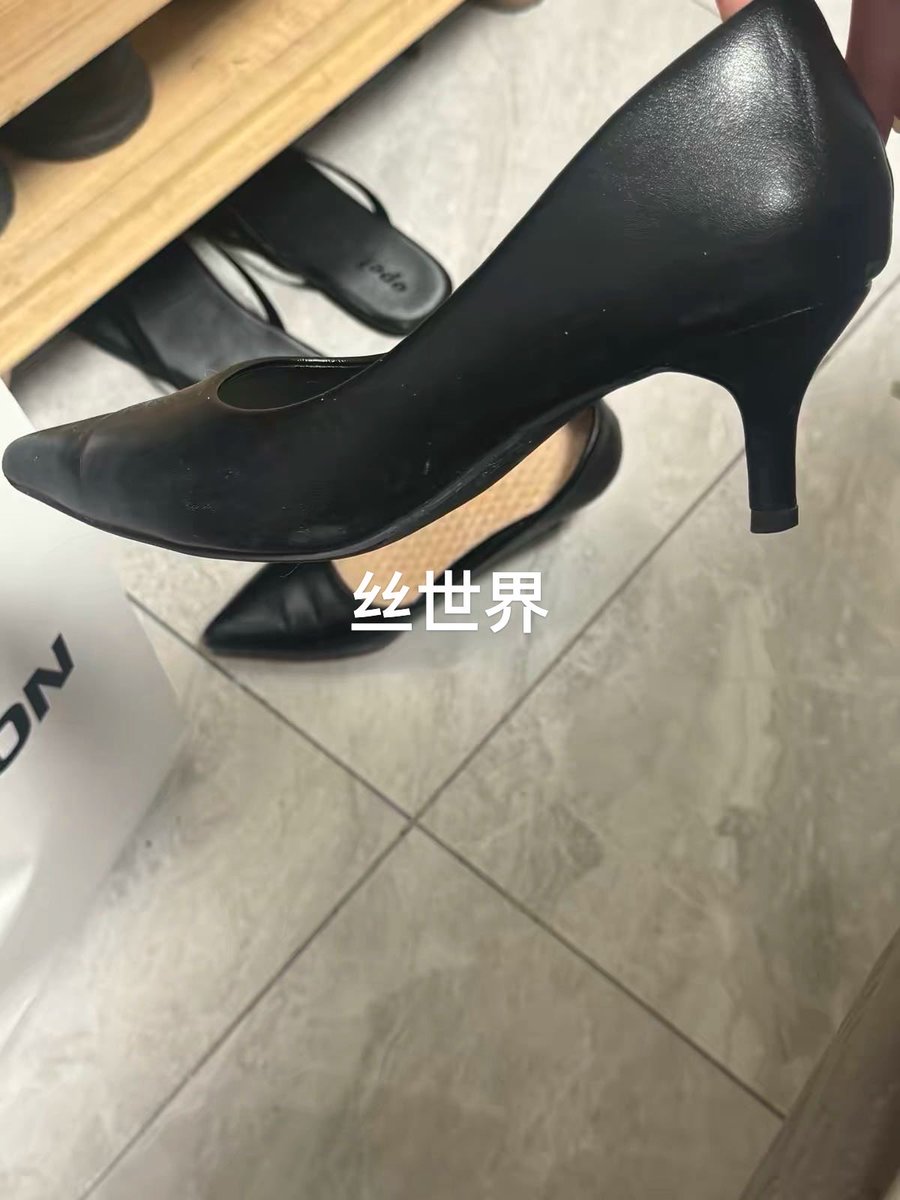 SS088789's tweet photo. 柜姐的鞋子味道是真顶 需要反复摩擦 #原味丝袜 #高跟鞋 #扫楼打胶 https://t.co/qfxkNXKyMO