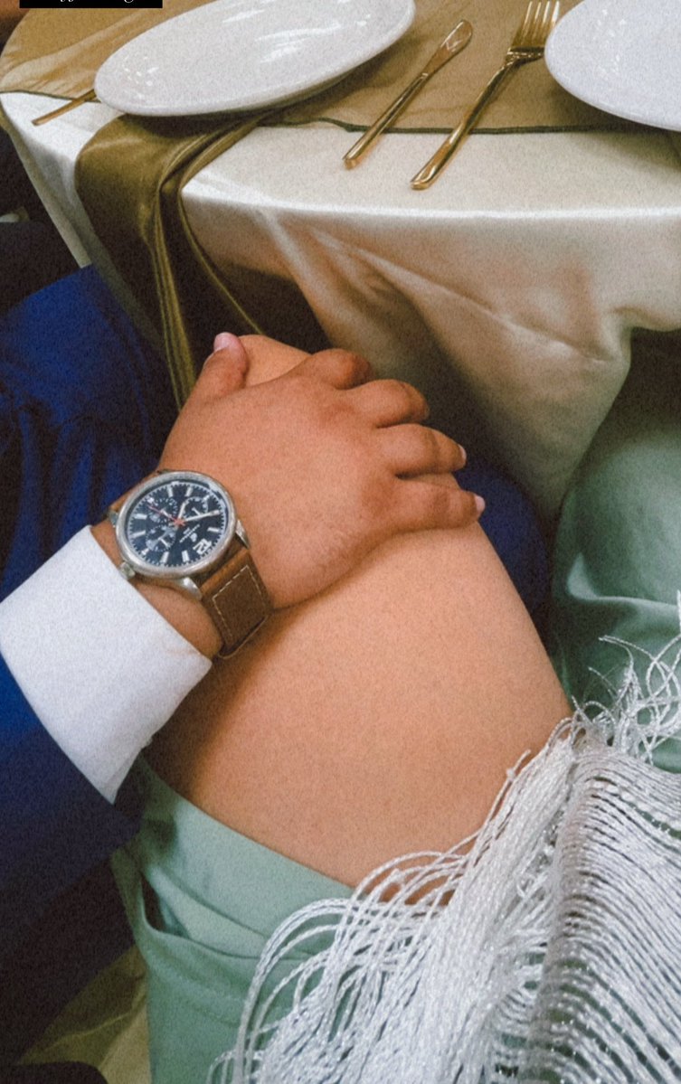 MyAswTJ's tweet photo. No sé qué tienen unas manos grandes acompañadas de un buen reloj… pero definitivamente tienen mi atención. 🥵⌚ ¿A alguien más le pasa o soy yo? 😈🔥
#swtj 
#couple 
#swingersméxico https://t.co/7iGvcY8hbc