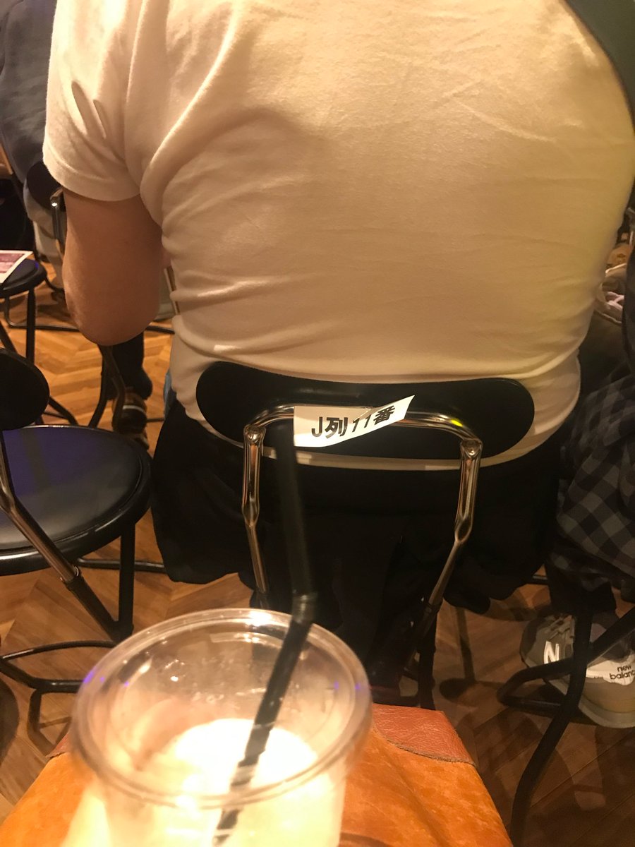 AA27542362's tweet photo. 40年ぶりのバナナホール　満員の客席で飲むバナナジュースが美味！　これまた10年ぶりの山崎ハコさん1曲の歌の中に物語を感じる　ゲストは、天使のだみ声の木村さん　歌に酔い知れた2時間半　#山崎ハコ　#バナナホール https://t.co/syONjLbFxd