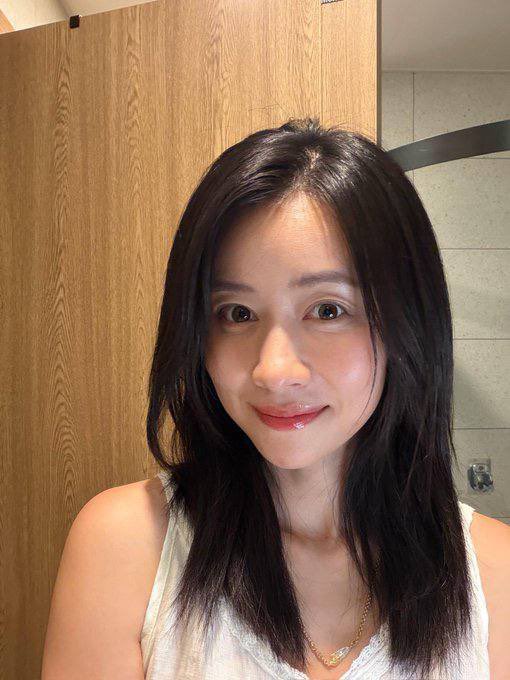 TrevorShute7's tweet photo. 30+的姨姨素颜这样，在X上还有市场吗🫣 https://t.co/CHDU63LCOp