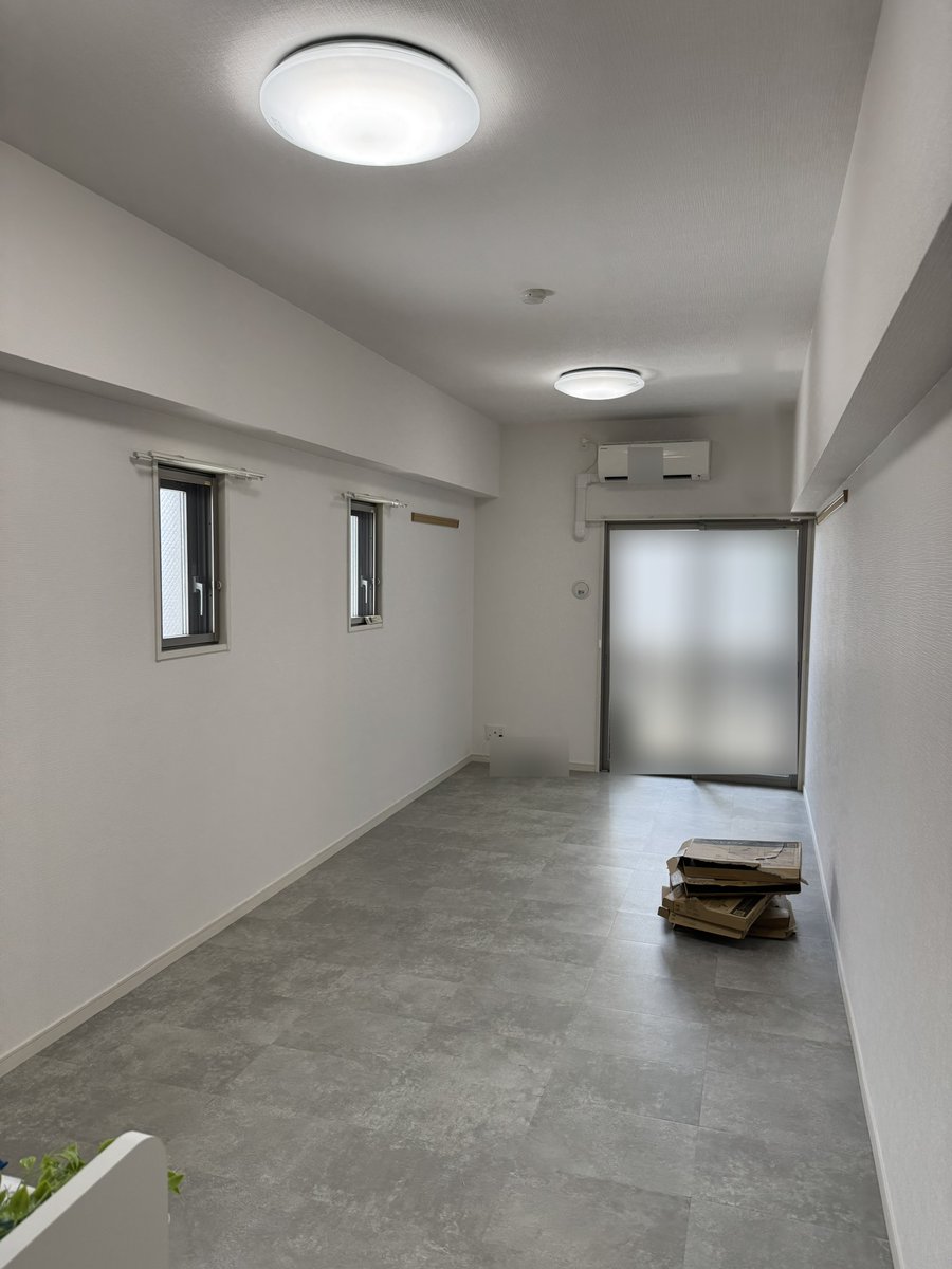 chachasmemo's tweet photo. 一人暮らし部屋がだんだん完成していく様子

①入居直後
②フロアタイル設置後
③家具到着直後
④現在 https://t.co/f7YUMTWfPZ