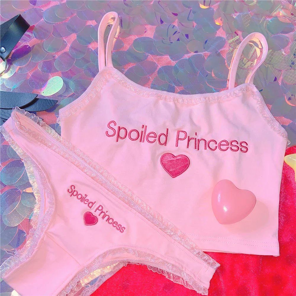 Blessingauraa's tweet photo. Imma spoiled princess 🥱👻 https://t.co/RsGo9rT41c