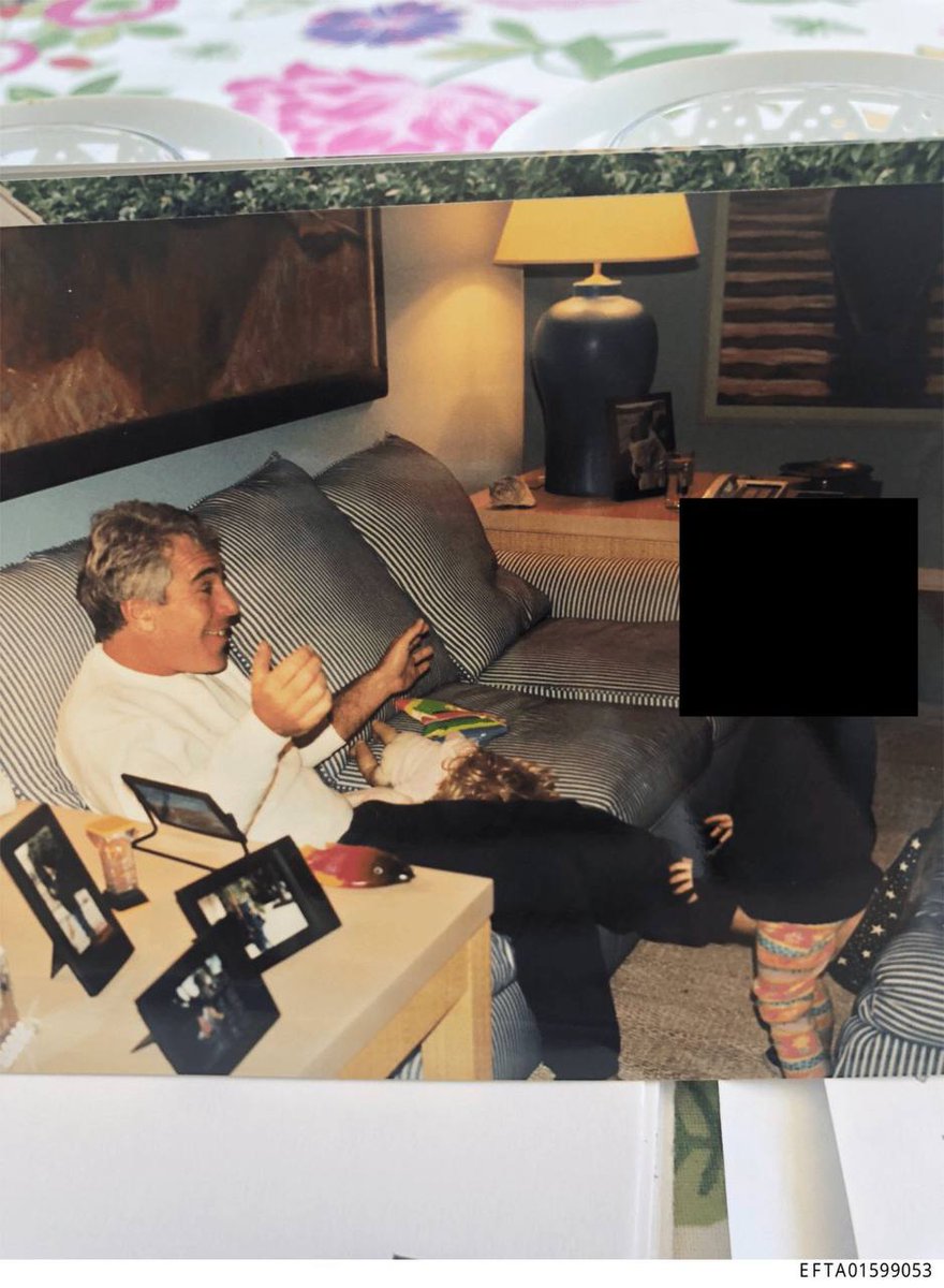 conspiracyvoidd's tweet photo. Never stop talking about the Epstein files !!

#EpsteinFiles #Epstein https://t.co/39JxP7Uoiz
