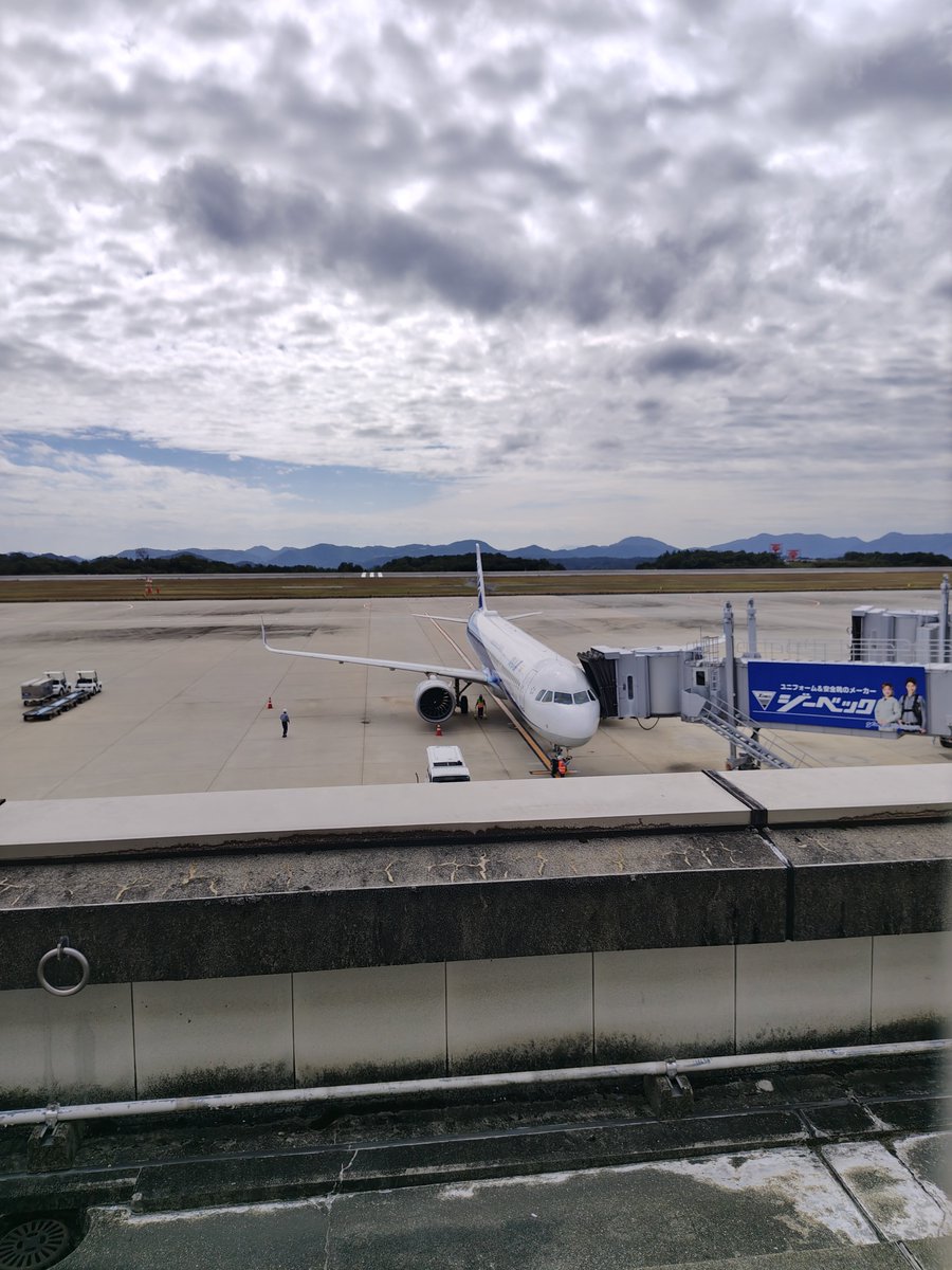 kererusamurai's tweet photo. この飛行機で羽田へ https://t.co/5Ws0Ri7DDZ