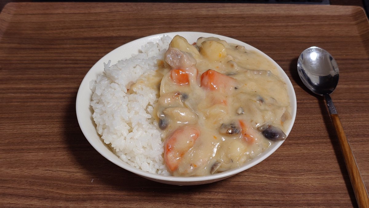 noeln315's tweet photo. お昼は昨日作ったシチュー https://t.co/Ihh6gwGSjy