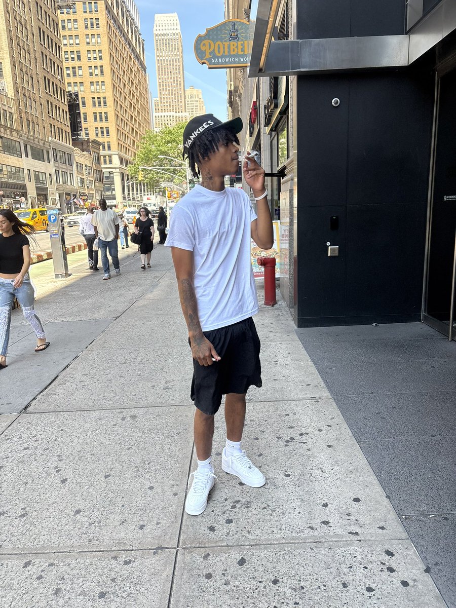 mrtoodeeep's tweet photo. back in nyc this new years📍 https://t.co/v40FVnkUWK