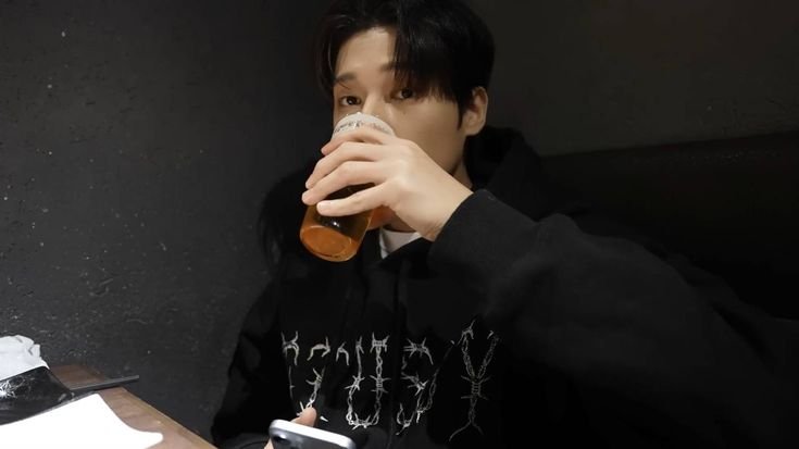 yulbelow's tweet photo. and i'm still up composing today, helping a producer arrange a song. who's in the mood to hear a lullaby— I mean a song cover? since I got distracted by my own playlist shuffle.. https://t.co/Ntem0y8Eqt